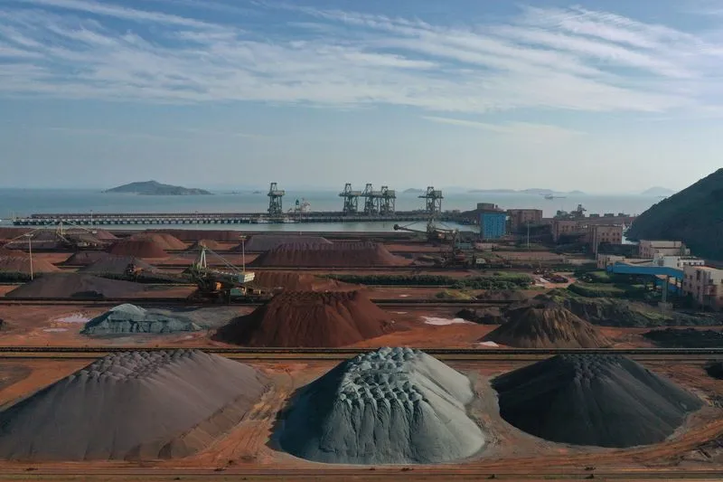 Importação de minério de ferro pela China diminui em novembro devido à redução das margens