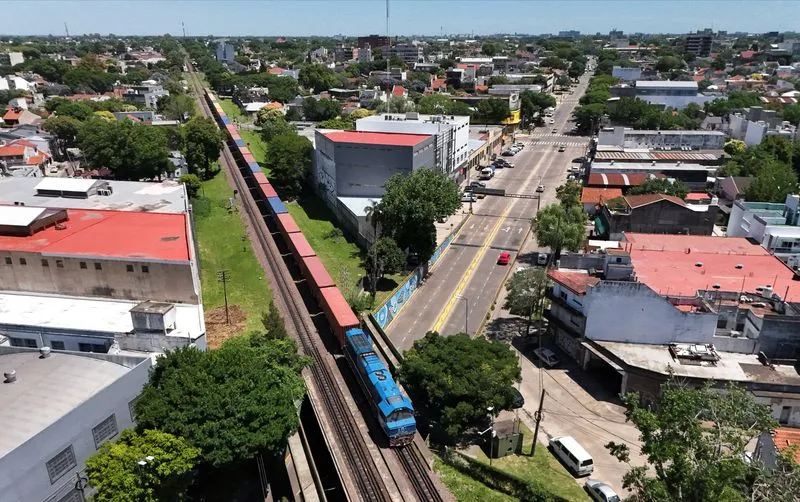 Argentina quer impulsionar exportação de grãos e minerais com privatização da rede ferroviária